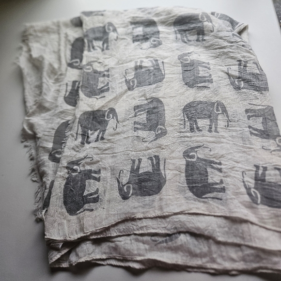 Sears Elephant Rectangular Big Scarf Raw Edges - Picture 2 of 3